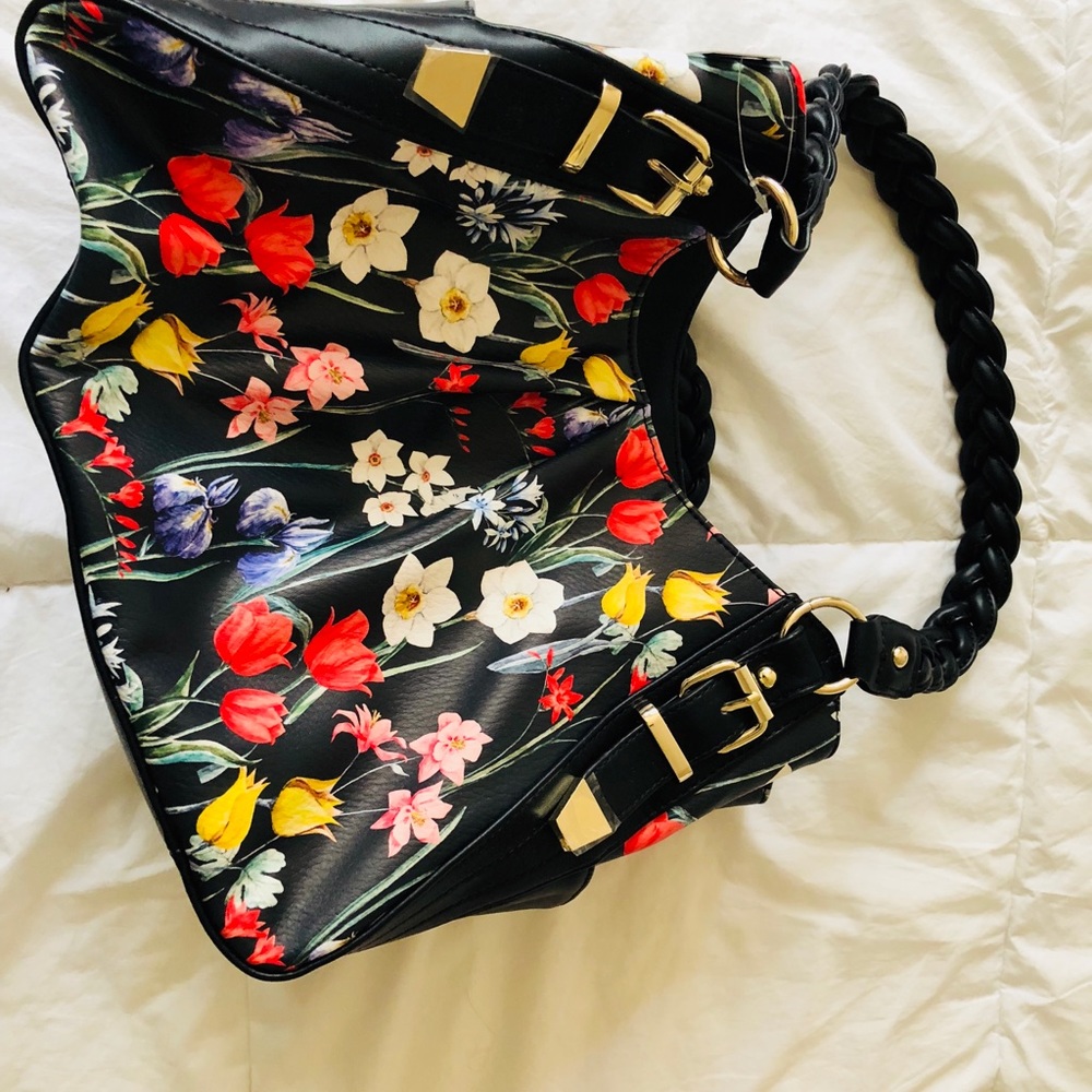 Kohl’s Apt 9 floral handbag. Brand new!
